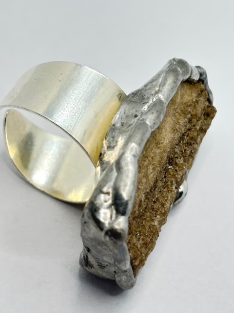 Pierścionek z piaskowcem