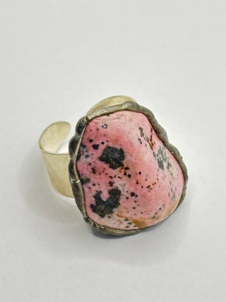 Pierścionek z rodonitem