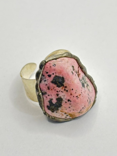 Pierścionek z rodonitem