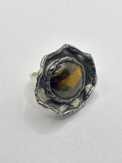 Pierścionek z tygrysim okiem