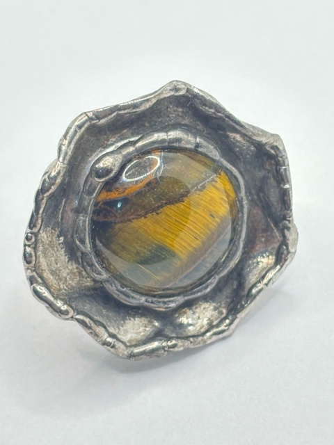 Pierścionek z tygrysim okiem