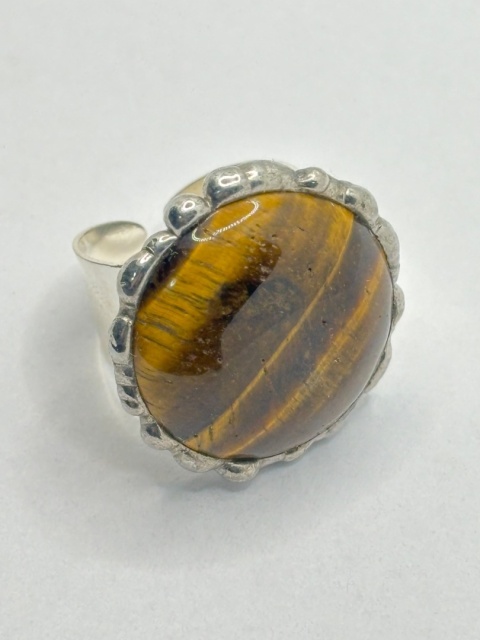 Pierścionek z tygrysim okiem