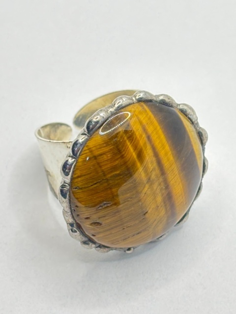 Pierścionek z tygrysim okiem