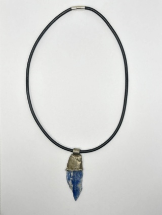 Naszyjnik z kyanitem