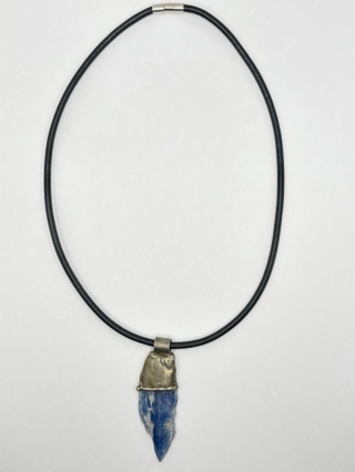 Naszyjnik z kyanitem