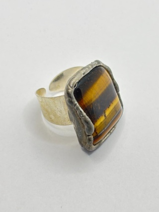 Pierścionek z tygrysim okiem