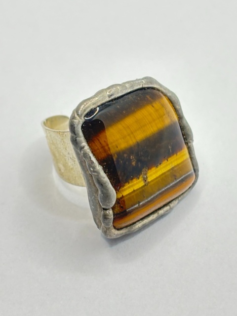 Pierścionek z tygrysim okiem