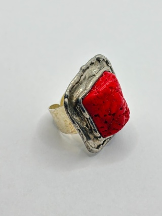 Pierścionek z koralem