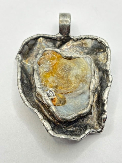 Zawieszka z chalcedonem