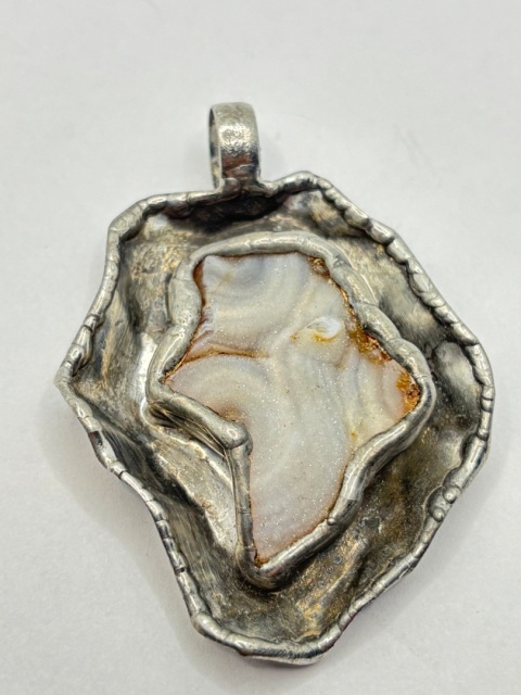 Zawieszka z chalcedonem