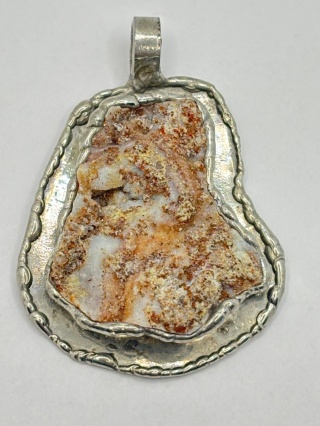 Zawieszka z chalcedonem