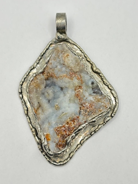 Zawieszka z chalcedonem
