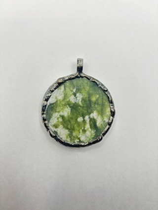 Zawieszka z jadeitem