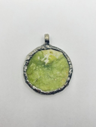 Zawieszka z jadeitem