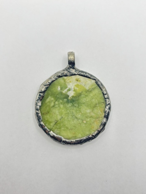 Zawieszka z jadeitem