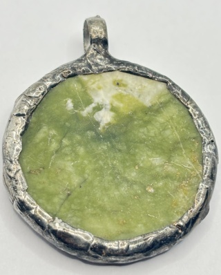 Zawieszka z jadeitem