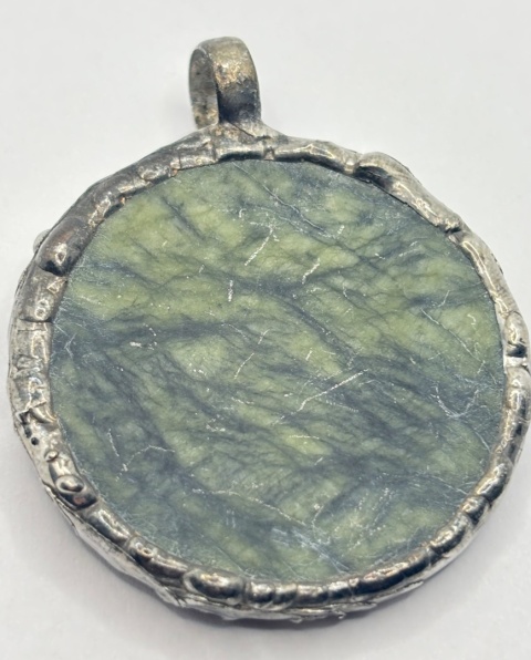 Zawieszka z jadeitem