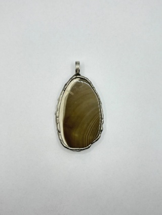 Zawieszka z krzemieniem pasiastym