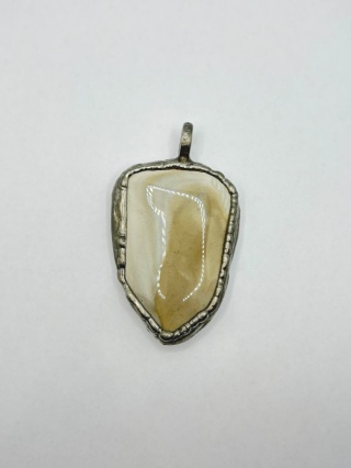 Zawieszka z krzemieniem pasiastym