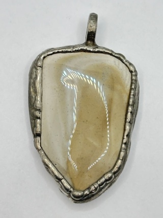 Zawieszka z krzemieniem pasiastym