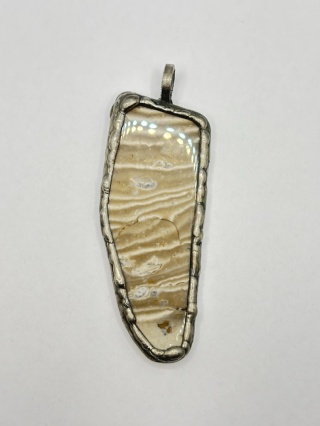 Zawieszka z krzemieniem pasiastym