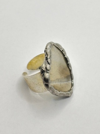 Pierścionek z krzemieniem pasiastym