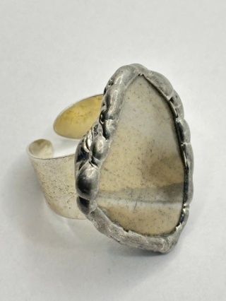 Pierścionek z krzemieniem pasiastym