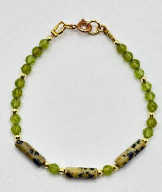 Bransoletka z oliwinem i jaspisem dalmatyn