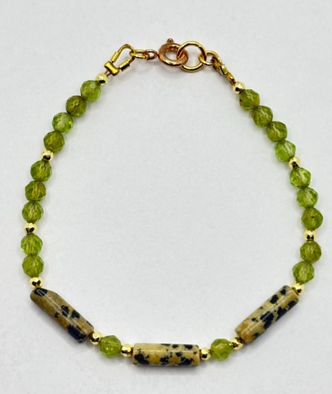 Bransoletka z oliwinem i jaspisem dalmatyn