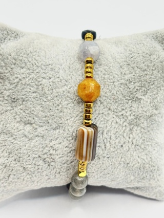 Bransoletka z mieszanką mineralów