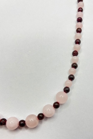 Naszyjnik z kwarcem różowym,granatem