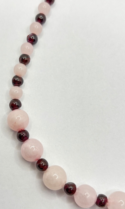 Naszyjnik z kwarcem różowym,granatem