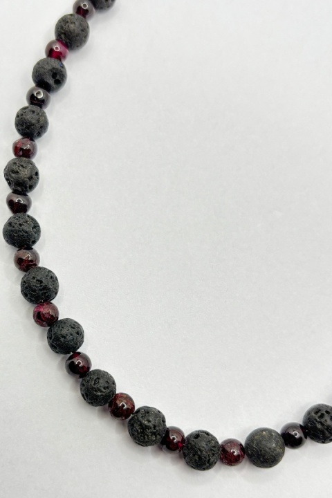 Naszyjnik z lawą wulkaniczną,granatem
