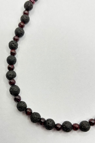 Naszyjnik z lawą wulkaniczną,granatem