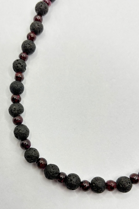 Naszyjnik z lawą wulkaniczną,granatem