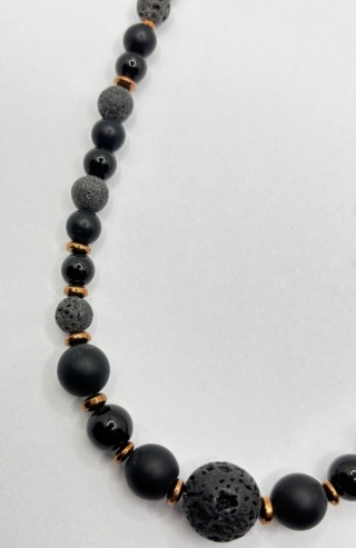 Naszyjnik z lawą wulkaniczną,onyksem i obsydianem