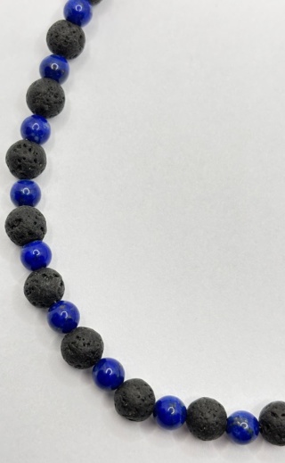 Naszyjnik z lapisem lazuli i lawą wulkaniczną