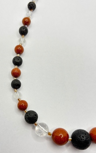 Naszyjnik z piaskiem pustyni,lawą wulkaniczną,kryształem górskim