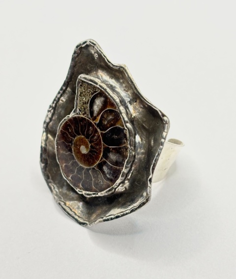 Pierścionek z amonitem