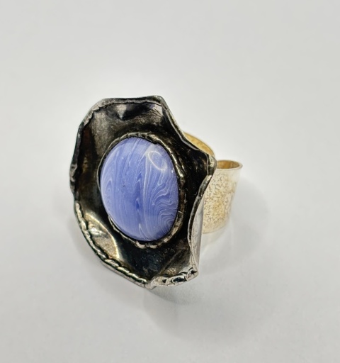 Pierścionek z chalcedonem