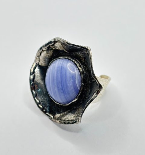 Pierścionek z chalcedonem