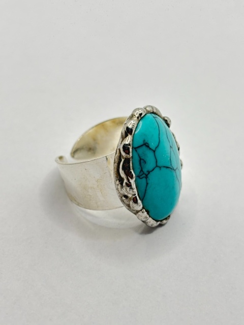 Pierścionek z turkmenitem