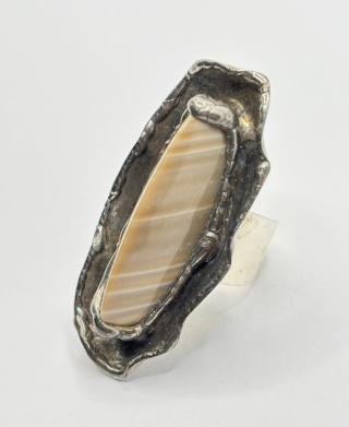 Pierścionek z krzemieńiem pasiastym