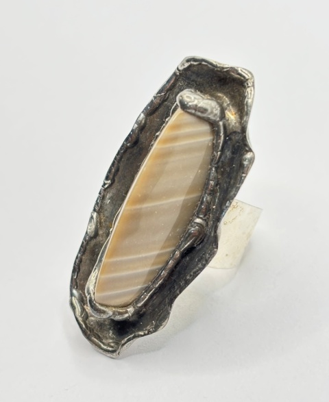 Pierścionek z krzemieńiem pasiastym