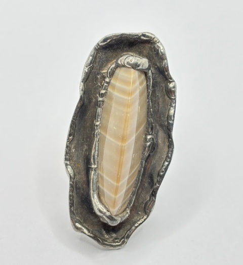 Pierścionek z krzemieńiem pasiastym