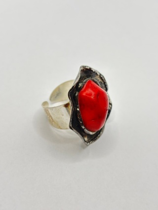 Pierścionek z koralem