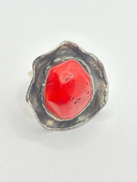 Pierścionek z koralem