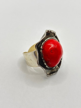 Pierścionek z koralem