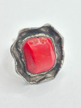 Pierścionek z koralem