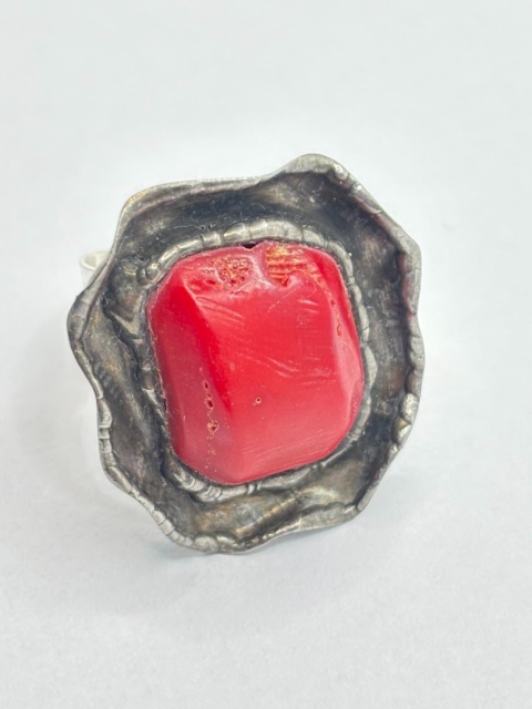 Pierścionek z koralem